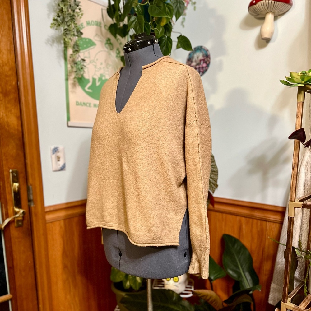 Women's Blu Pepper Tan Sweater Women’s Size Large